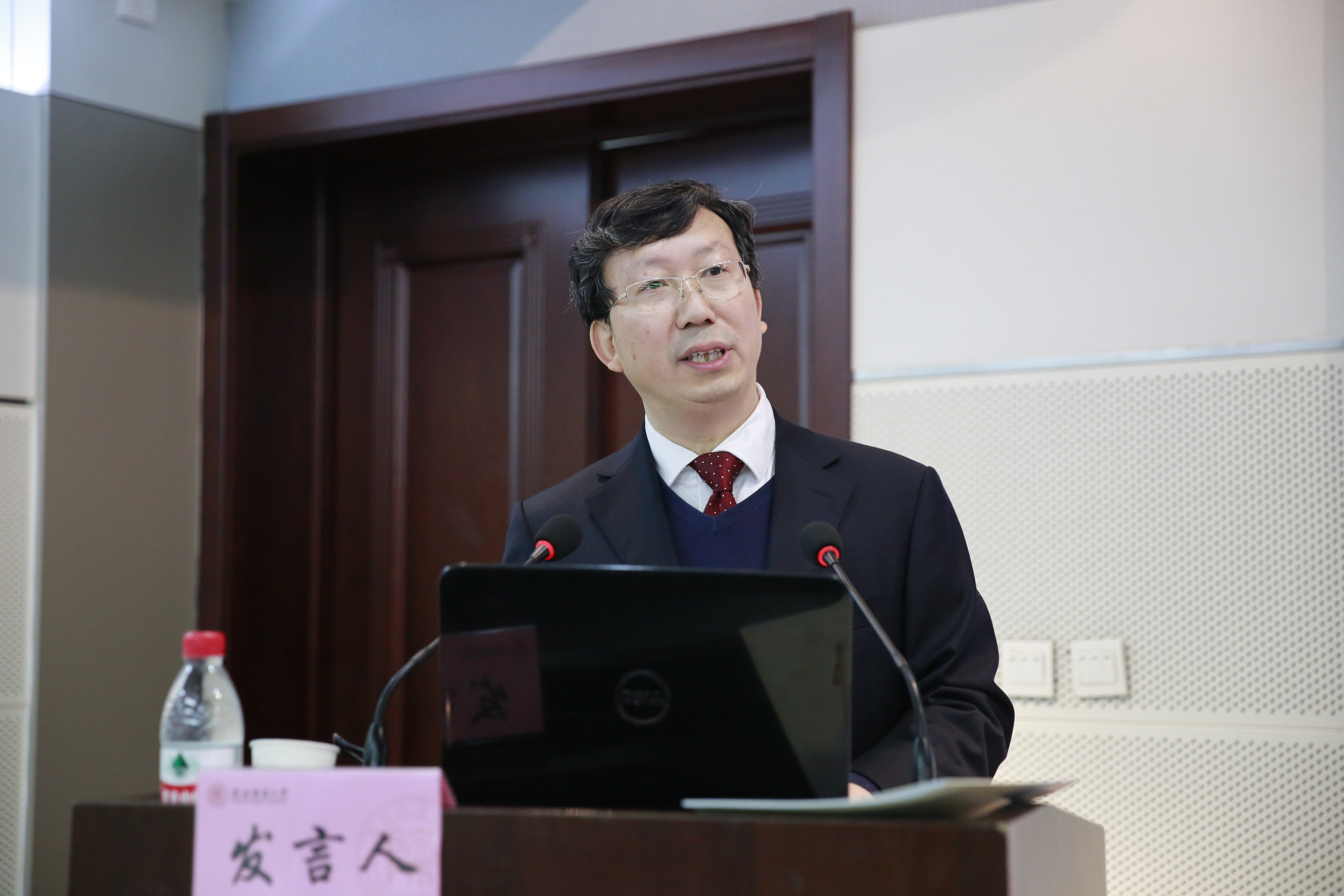 1:外国语学院院长、国外藏学研究中心主任王启龙教授主持开幕式.JPG 1:外国语学院院长、国外藏学研究中心主任王启龙教授主持开幕式.JPG